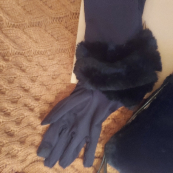 NIB House of Harlow Faux Rabbit Fur Fingerless Gloves Flip Mittens FREE Wristlet - Picture 13 of 16